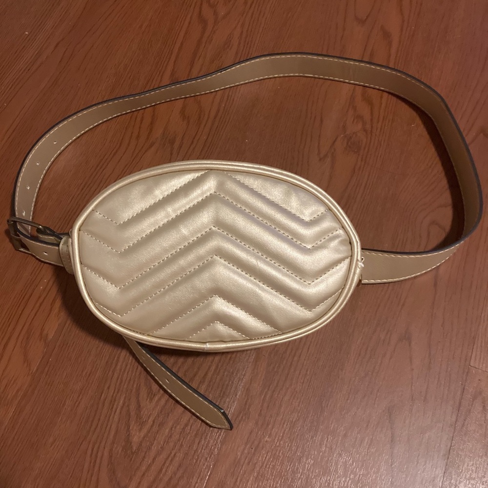WAIST BAG - Gold faux leather - gently used